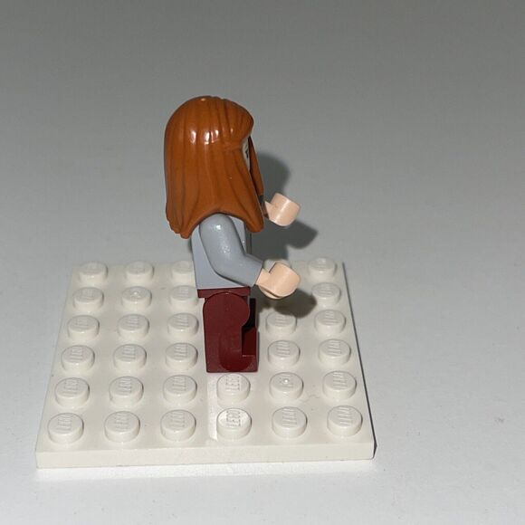 LEGO Harry Potter JENNY WEASLEY Bluish Gray Sweater Dark Red Legs Pockets 4840 - Picture 4 of 5